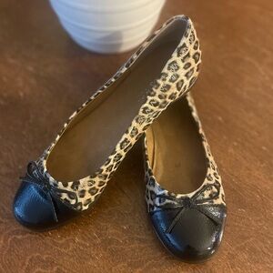 LIKE NEW…Aerosoles Leopard Print Flats